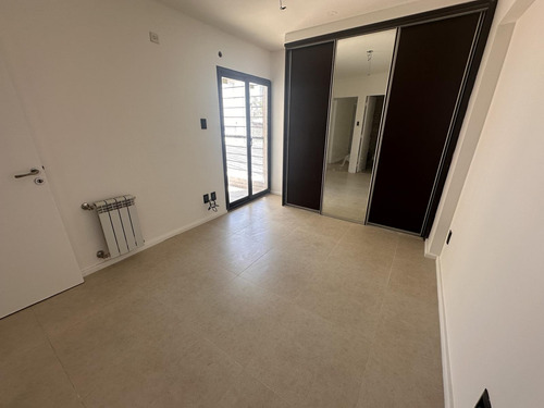 Semipiso Con Cochera En Venta - 2 Dormitorios