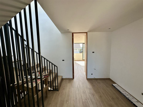 Casa En Venta De 3 Dorm. En Las Condes