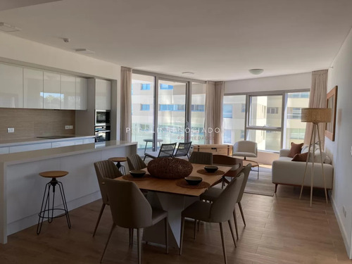 Apartamento De 2 Dormitorios En Venta Frente Al Mar Trump Tower, Punta Del Este