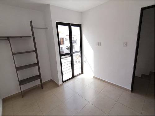 Imagen 19 de 28 de Hurban Renta Casa, Recién Pintada, De Dos Plantas Al Sur En