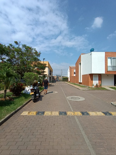 Imagen 18 de 20 de Alquilo Excelente Casa En Condominio Sector Alfaguara