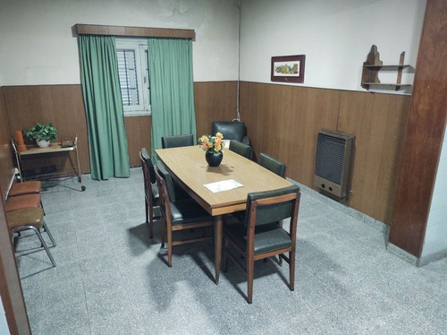 Casa En Villa Cabrera Tres Dormitorios