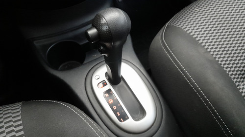 Nissan Versa 1.6 V-DRIVE PLUS AUTO