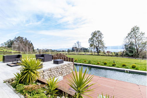 Gran Casa En Parcela Con Vista Al Lago Villarrica.