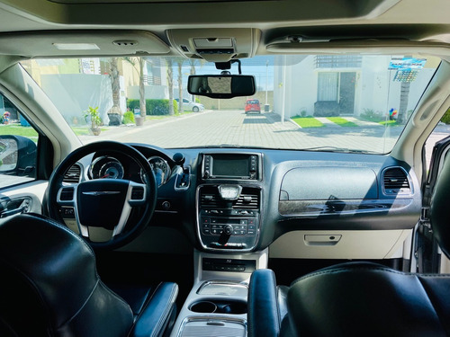 Imagen 11 de 15 de Chrysler Town & Country 2014 Limited