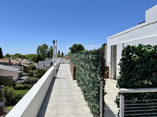Impecable Semipiso Con Terraza Y Piscina Sobre Av. Libertador En Martinez.