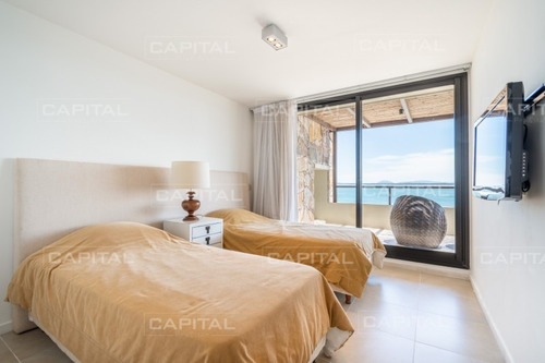 Amplio Departamento En Venta De Tres Dormitorios Más Dependencia Y Parrillero De Uso Exclusivo, Punta Ballena- Ref: 30286