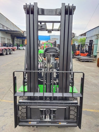 Autoelevador /montacarga 2.5 Diesel Ep Forklift