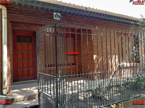 Imagen 3 de 15 de Casa De 5 Ambientes Y 3 Dormitorios Con Galpón (1986)