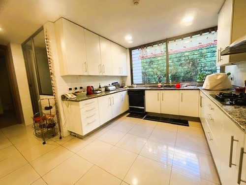 Venta, Impecable, Vistas Despejadas, Tres Dormitorios.