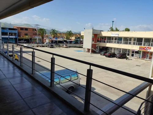 Imagen 6 de 13 de Kn Bienes Raíces Vende Local Amoblado (salón De Belleza) En El C.c Paraparal Plaza Sector Paraparal Los Guayos Estado Carabobo. Karen Nuñez 0412-7415693