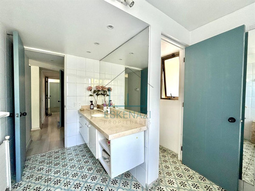 Remodelada!! Impecable Casa En Venta De 5 Dorm. La Dehesa.
