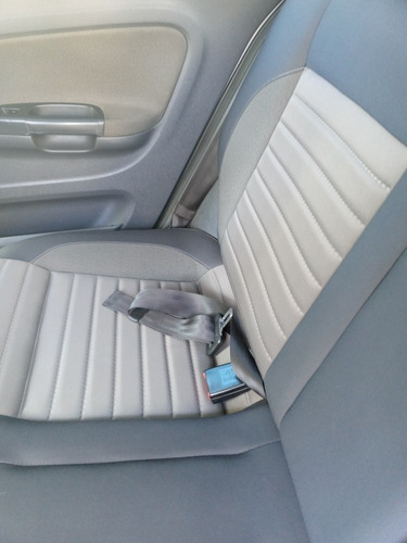 Volkswagen Voyage 1.6 Highline