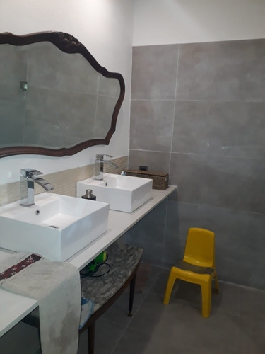 Imagen 8 de 13 de Hermosa Casa ,ubicada En Silvestre Blanco Y Rivera .