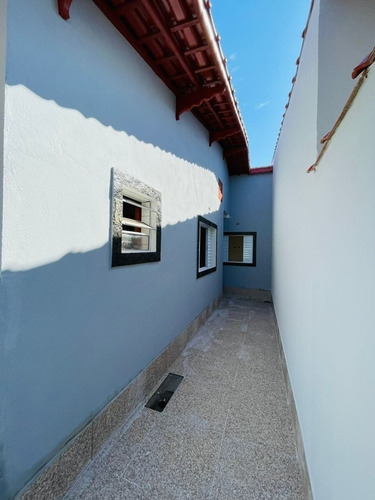Imagem 6 de 12 de Ótima Casa Com Piscina, 1 Suíte E Ficando À 100m Do Mar Em Itanhaém, Sp. Aceita Financiamento Bancário.