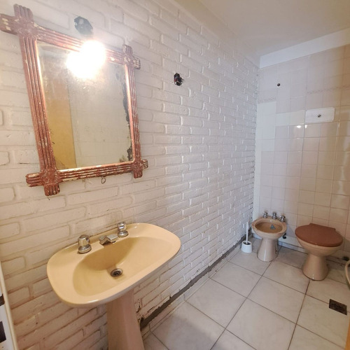 Venta Ph 2amb Con 2 Patios, Sin Expensas, Flores