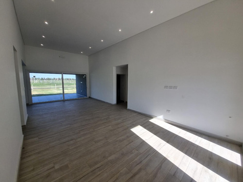 Casa A La Venta En San Felipe De Canning!!! 3 Dormitorios!! Vista Al Pulmon!! Oportunidad!!