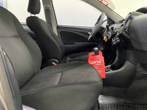 Imagem 14 de 20 de Toyota Etios 1.3 16v X 5p