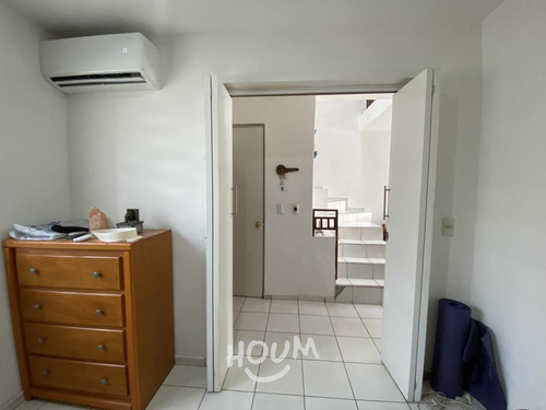 Casa En Santa Ana Tepetitlán, Zapopan Con 3 Recámaras, 45 M², Id: 153078