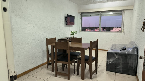 Atencion Se Alquila Completamente Amueblado!!!!   1 Dormitorio Amplio, Living Comedor Semi Integrado A Cocina Y Lindo Baño!!! Edificio Solido, Con Gastos Comunes Muy Bajos!!! 