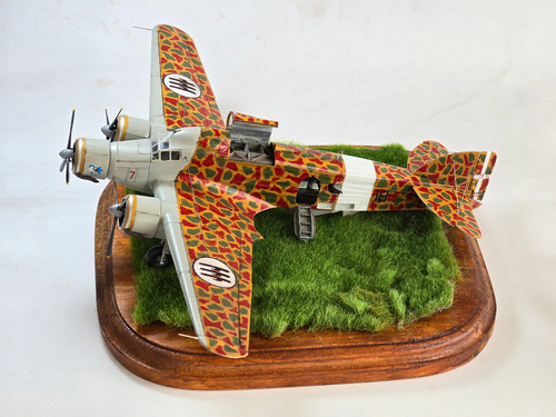 Kit Montado Savoia Marchetti Sm.79 Sparviero 1/72