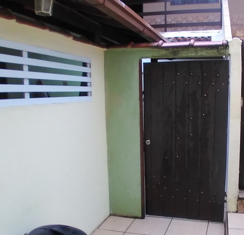 Casa Rio Das Ostras Praia ( Kitnet) Com Varadão Grande