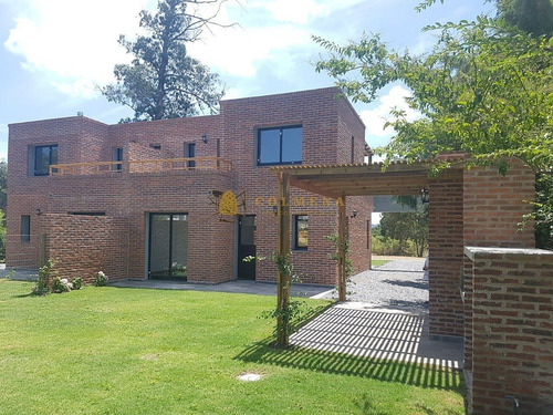 Casa En Propiedad Horizontal A Estrenar En Pinares, 3 Dormitorios Y Parrillero- Ref: 3411