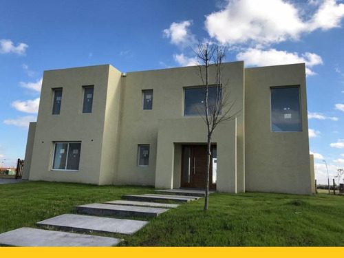 Casa A La Venta En Puertos Del Lago Barrio Acacias 