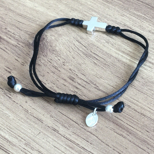 Imagen 6 de 10 de Pulsera Cruz Hilo Negro Y Plata .925 Agálea Joyería