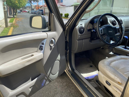Imagen 10 de 15 de Jeep Liberty 2003 Limited 4x2 At