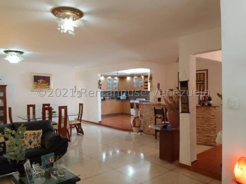 Imagen 3 de 30 de Mls #22-12709 Bella Quinta Con Amplios Espacios, En Calle Cerrada Con Vigilancia Las 24 Horas, Excelente Seguridad, 8 Puestos De Estacionamiento, Cerco Eléctrico, Amplio Deposito, Bello Jardín. Afm