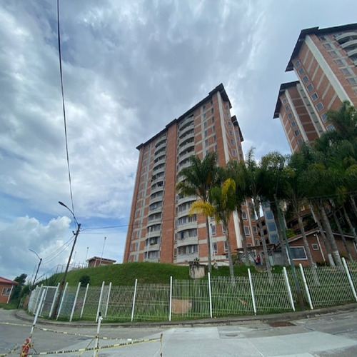 Imagen 1 de 13 de Acogedor Apartamento En Venta De 69m2, En La Urbanización Maravilla.