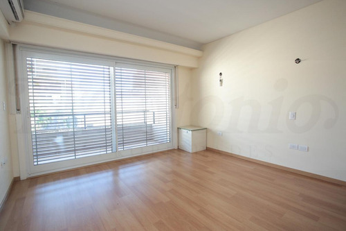 Imagen 25 de 30 de Casa En 3 Niveles De 4 Dormitorios, Jardín, Patio, Pileta, Quincho Y Parrilla - Caballito