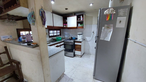 Excelente Propiedad Con Amplio Lote Sobre Avenida Jose Maria Paz