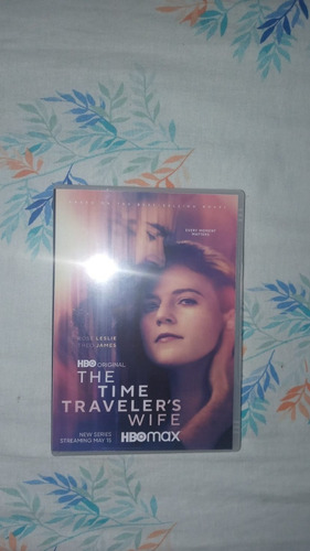 Dvd 1° Temporada Série A Mulher Do Viajante No Tempo