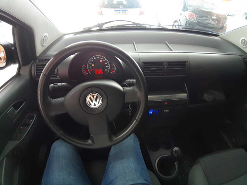 Imagem 3 de 9 de Volkswagen Fox 2010 1.0 Vht Plus Total Flex 5p