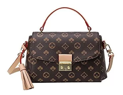 Guess tiene en  el bolso mochila para mujer que recuerda mucho a Louis  Vuitton