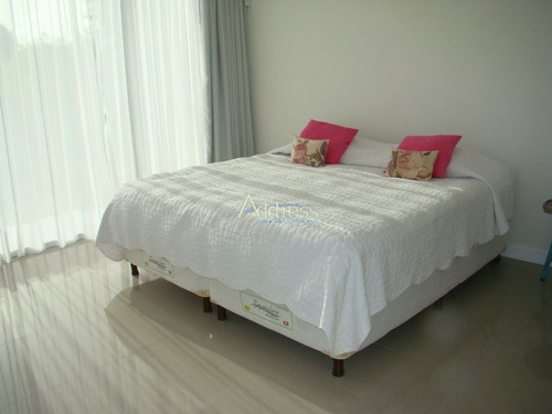 Beverly Hills- Ref: 2065