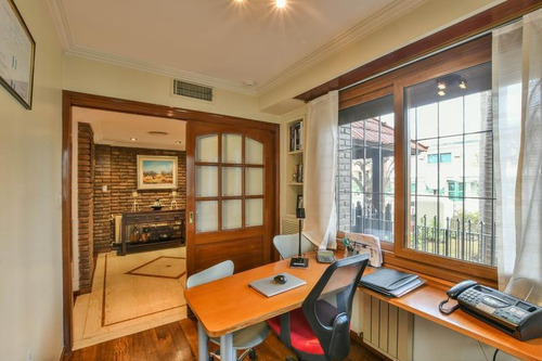 Imagen 10 de 30 de Venta Imponente Casa De 4 Dormitorios Enorme Jardin - Rosario, Santa Fe.