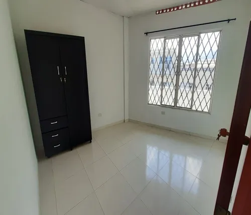 En Nueva Floresta Se Alquila Apartamento