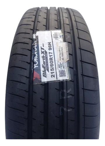 Neumático Yokohama Bluearth Xt Ae61 215/60r17 96h