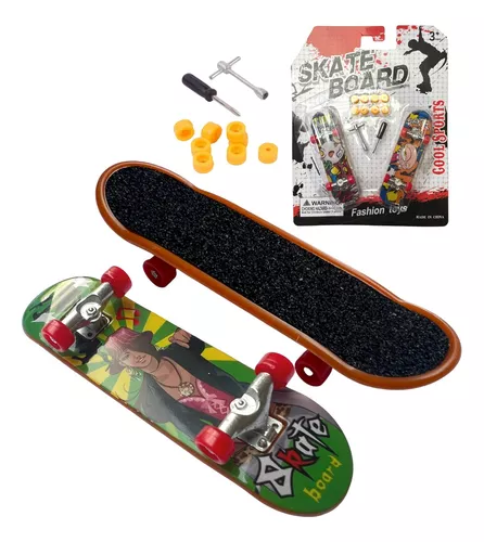 Cartela Com 2 Skatinhos De Dedo E Acessórios Skate Board