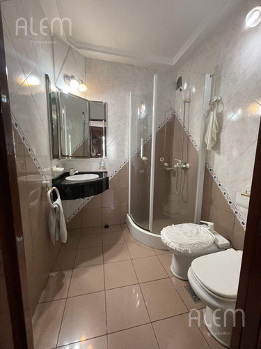 Casa En Venta Moron - 5 Ambientes - Pileta, Quincho, Parque Y 2 Coch