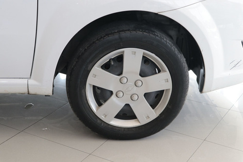 Imagen 15 de 15 de Chevrolet Aveo 2018 1.6 Ls Mt