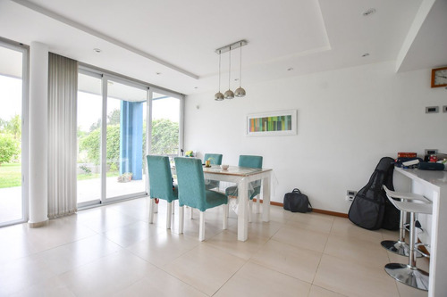 Casa Con Parque Y Pileta, Barrio El Rodeo
