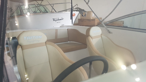Imagem 5 de 15 de Lancha Triton 200