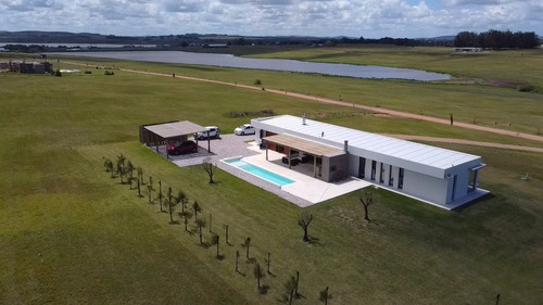 Venta De Casa En Barrio Privado Laguna De Los Cisnes Punta (ref: Iea-1951)