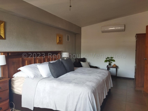 Townhouse En Venta El Parral Valencia Inm Espectacular Villa Ubicada En Calle Cerrada, En Conjunto Residencial De 4 Townhouses, Con Fachada En Tablilla, De Tres Niveles, Moderno. 23-29090