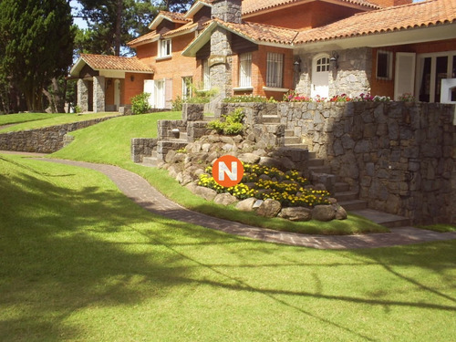 Oportunidad, Casa En Venta, Golf, Punta Del Este, 6 Dormitorios.- Ref: 206771