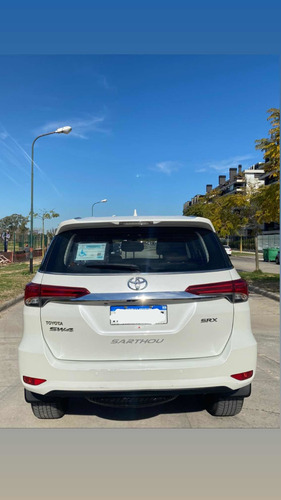 Imagen 3 de 13 de Toyota Sw4 2016 2.8 Srx 177cv 4x4 7as At